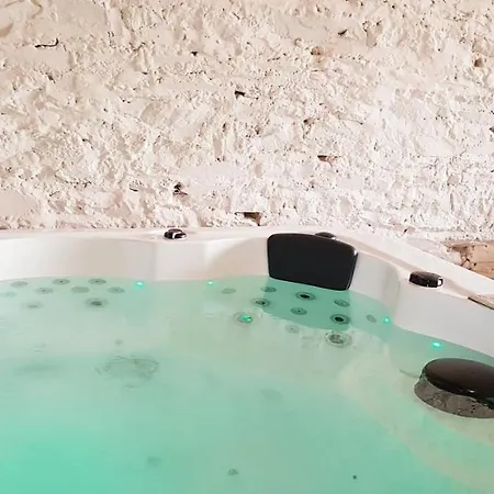 Casa de Férias Les Bulles D'evanez Mont-saint-michel Jacuzzi Interieur Privatif Illimite