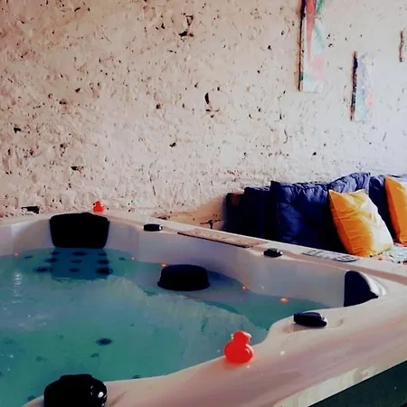 Casa de Férias Les Bulles D'evanez Mont-saint-michel Jacuzzi Interieur Privatif Illimite Pontorson