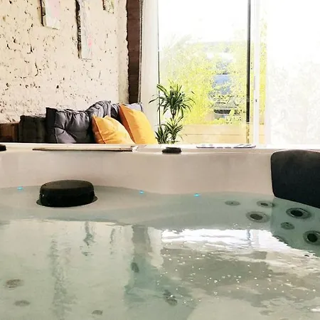 Casa de Férias Les Bulles D'evanez Mont-saint-michel Jacuzzi Interieur Privatif Illimite Pontorson